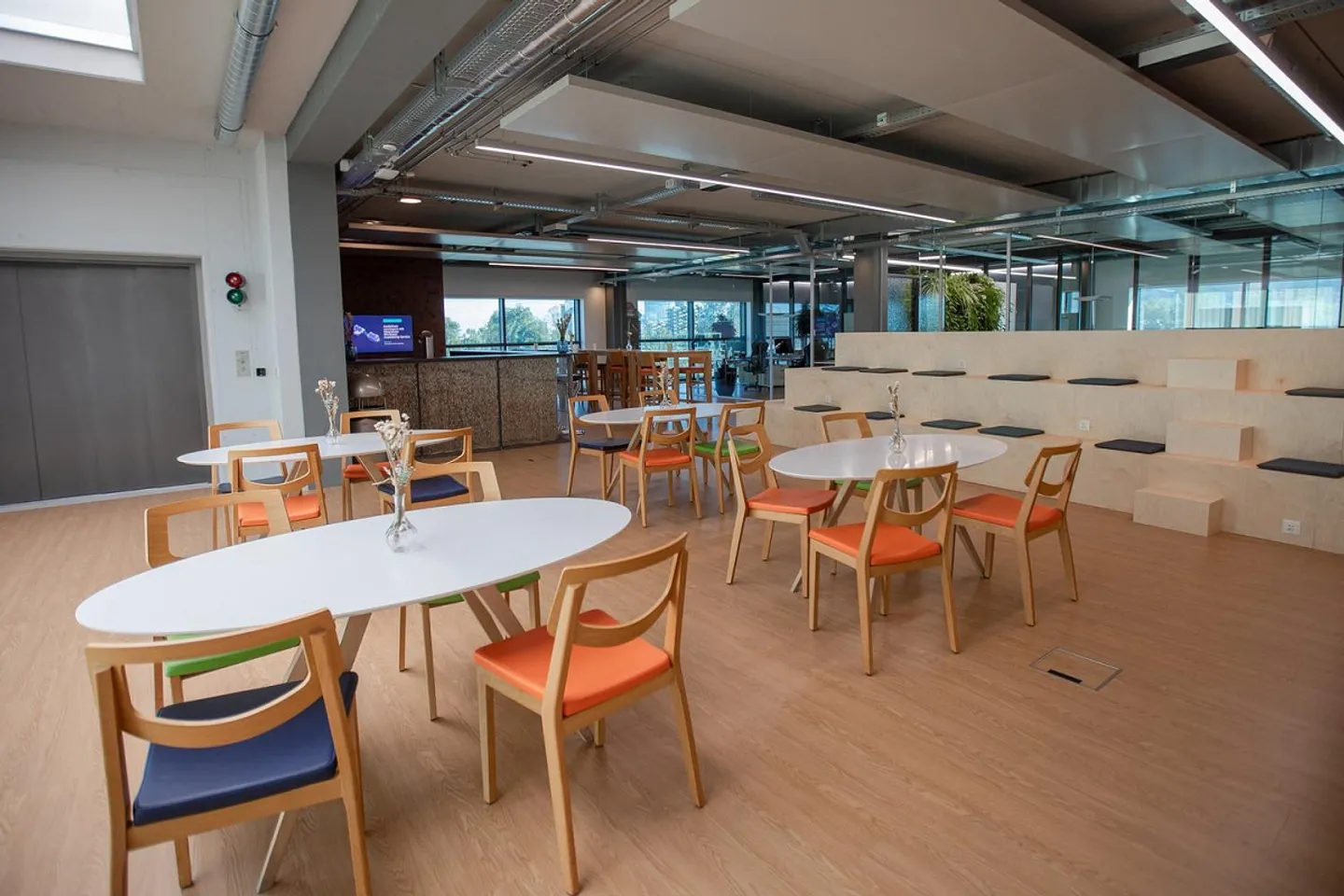 Espaces de bureau et de showroom exclusifs avec ascenseur pour voiture jusqu'à 5 700 m² - Photo 5 sur 10