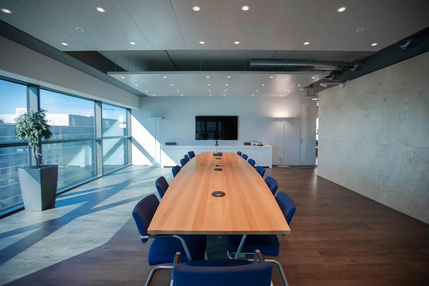 Espaces de bureau et de showroom exclusifs avec ascenseur pour voiture jusqu'à 5 700 m² - Photo 8 sur 10