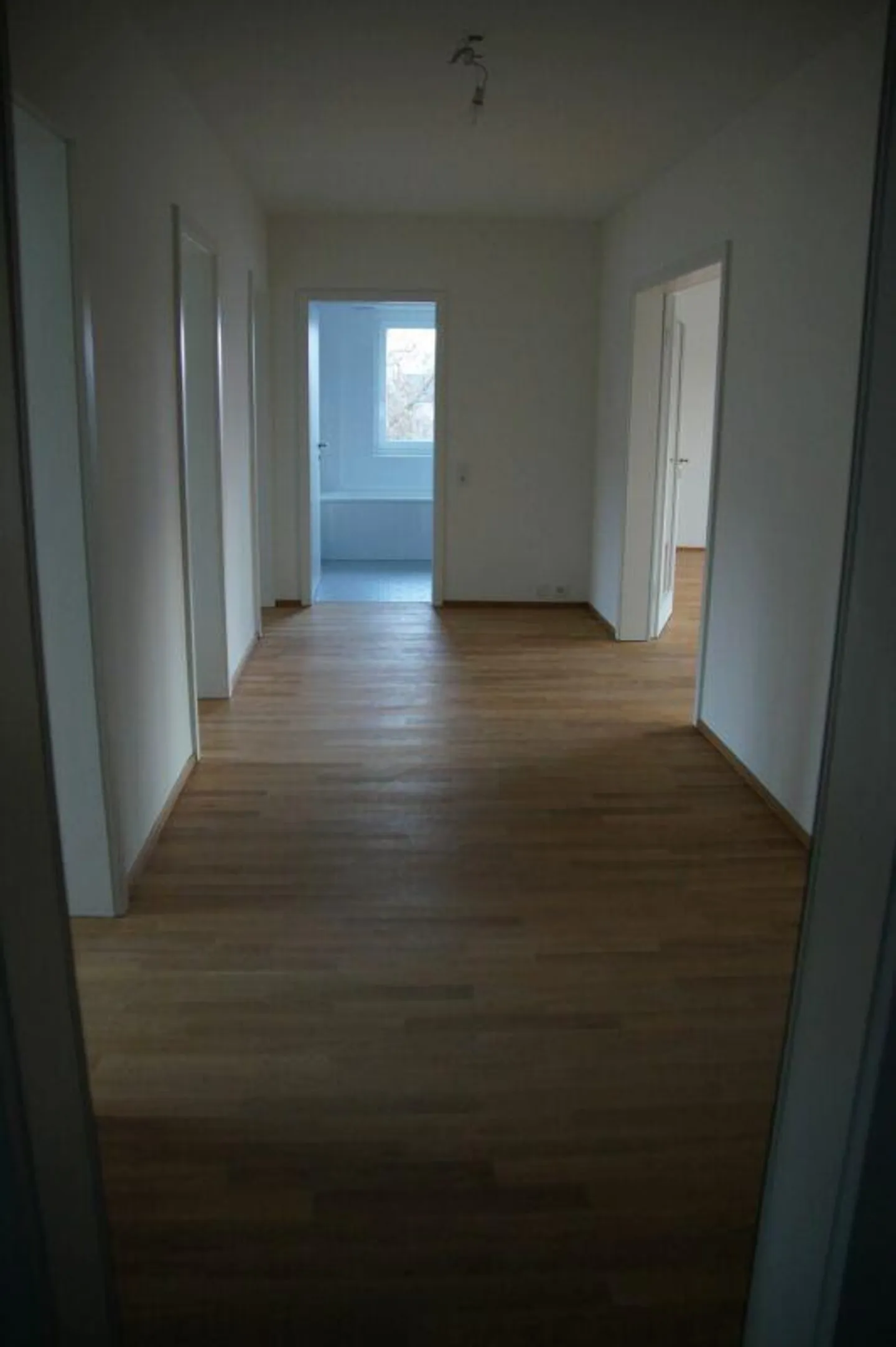 Quietly located 4.5-room apartment on the raised ground floor - Photo 2 of 11
