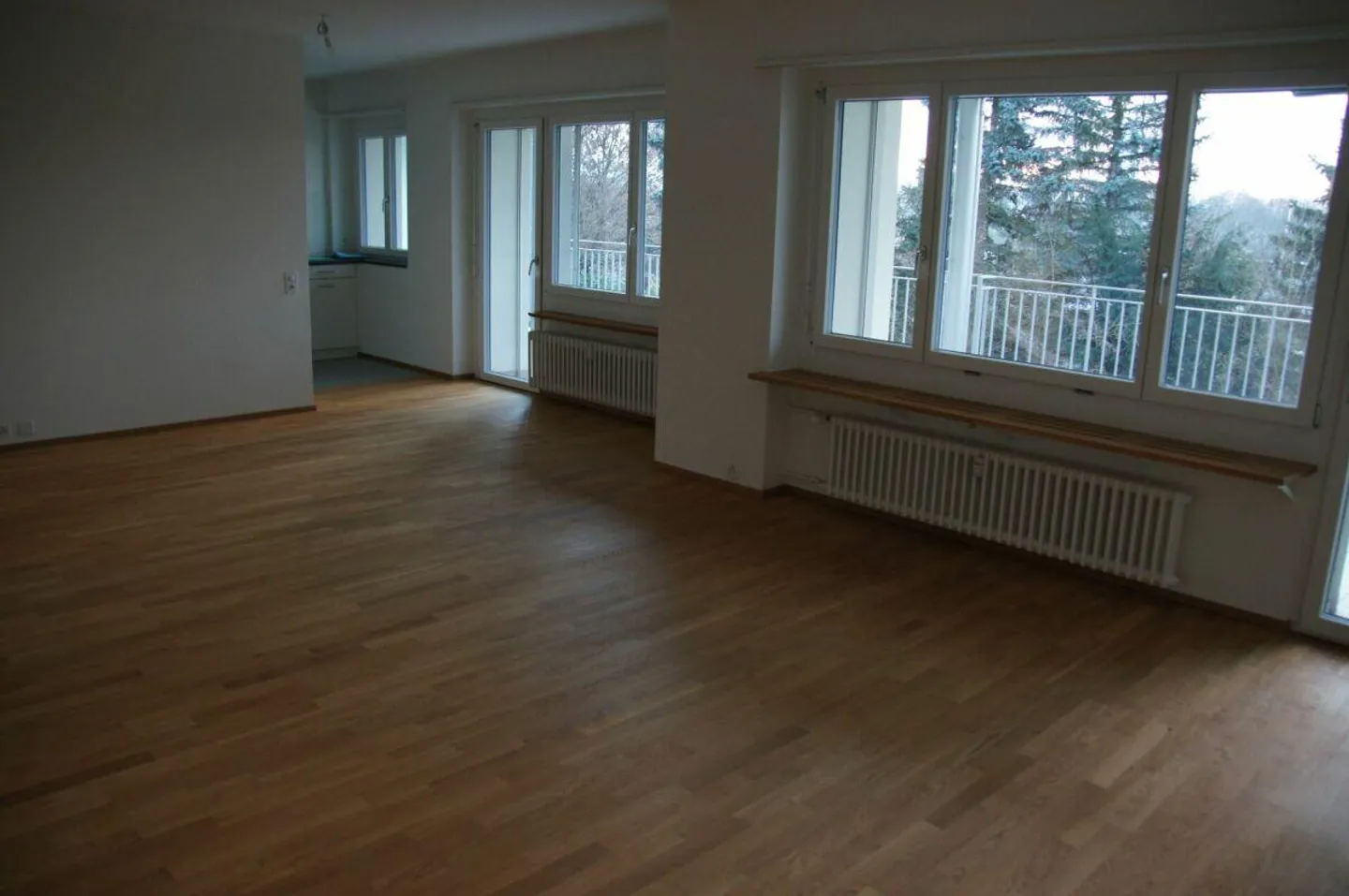 Quietly located 4.5-room apartment on the raised ground floor - Photo 4 of 11