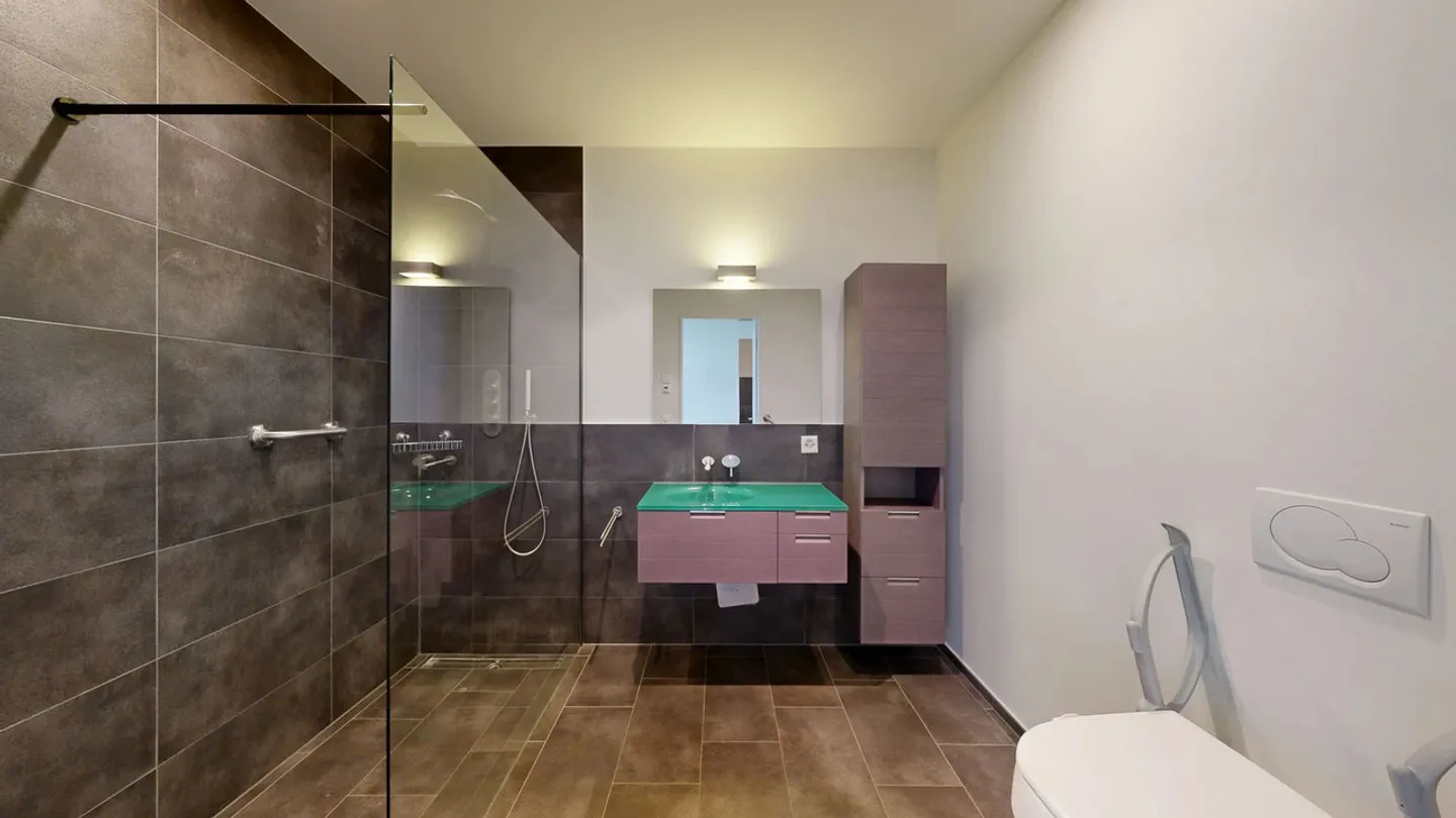 Appartement moderne de 3,5 pièces avec balcon et place de parking - Photo 10 sur 13