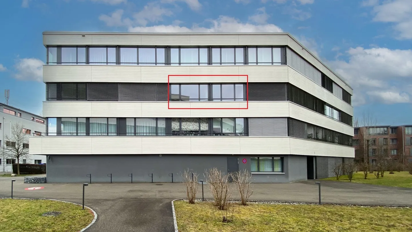 Appartement moderne de 3,5 pièces avec balcon et place de parking - Photo 12 sur 13