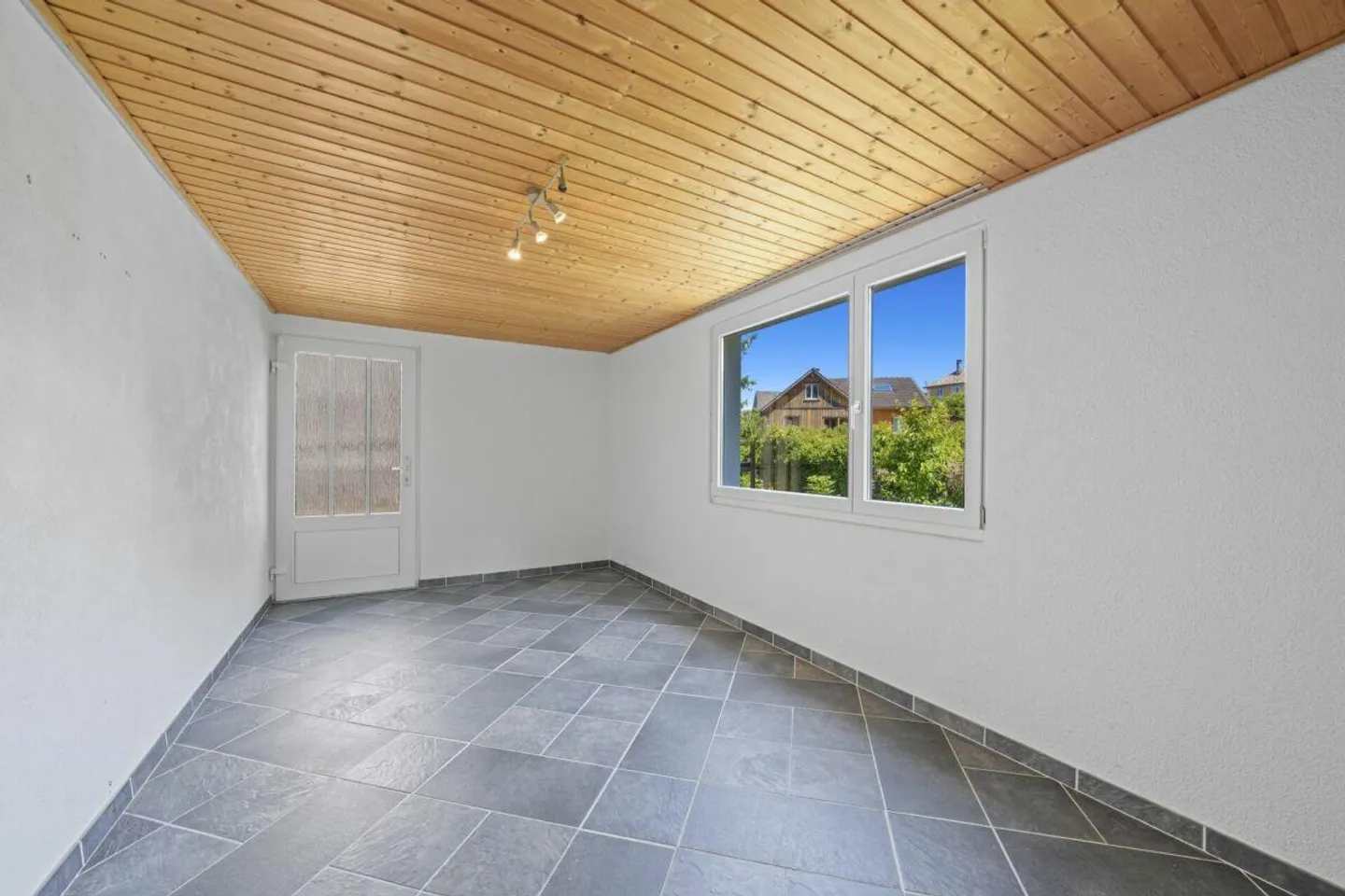 Idyllisches, zentral gelegenes Einfamilienhaus mit Gartenparadies u... - Foto 8 di 30