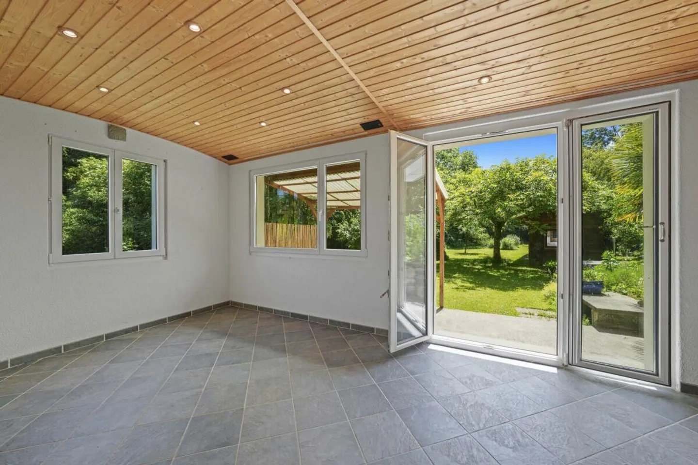 Idyllisches, zentral gelegenes Einfamilienhaus mit Gartenparadies u... - Foto 3 di 30