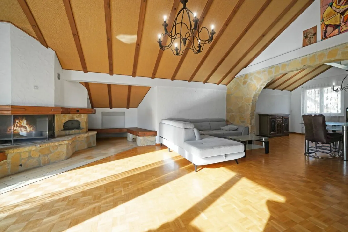 Duplex sous le toit avec ascenseur privé - spacieux, lumineux et plein de potentiel - Photo 5 sur 13