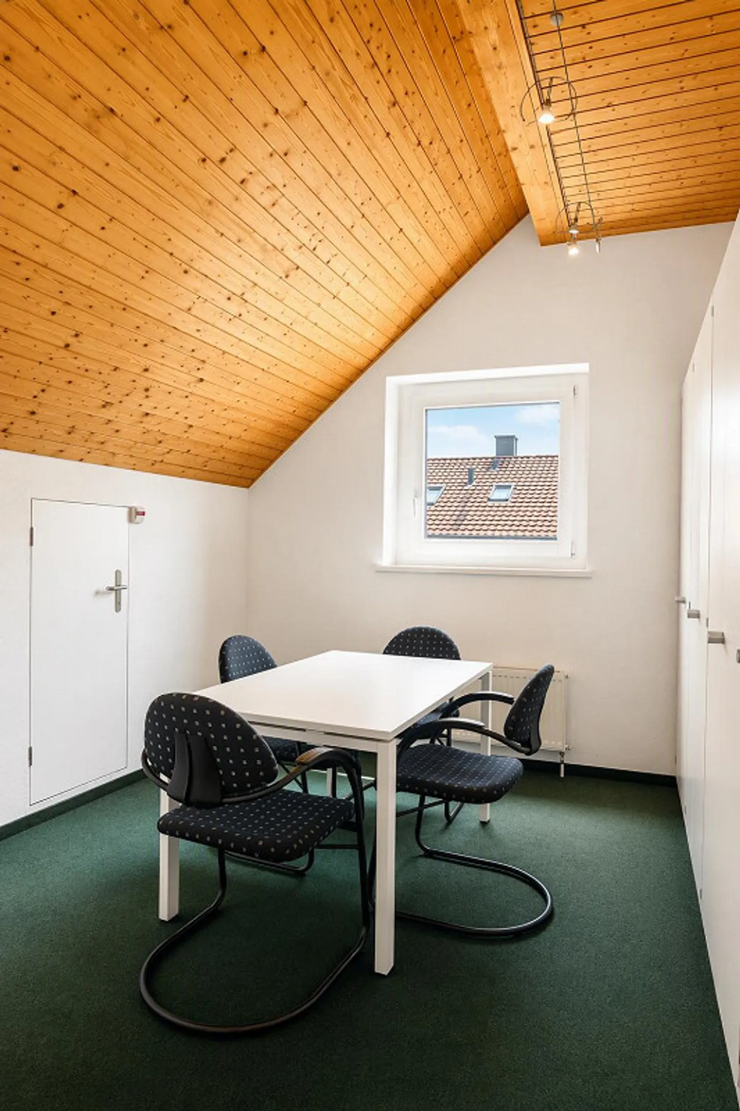 Practical office space in a central location in Berikon - 65 m² on the 2nd floor - Photo 3 of 8