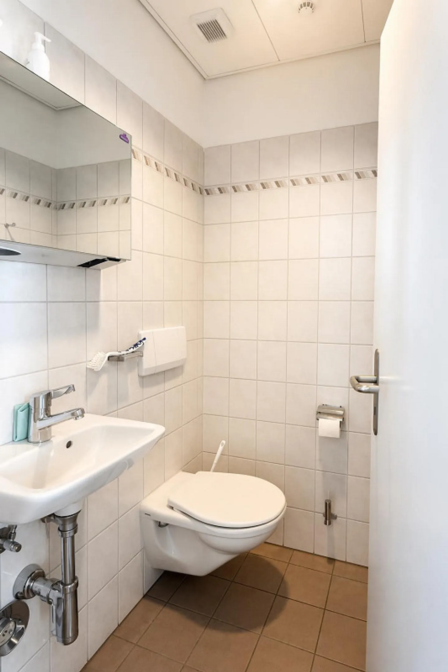 Practical office space in a central location in Berikon - 65 m² on the 2nd floor - Photo 7 of 8