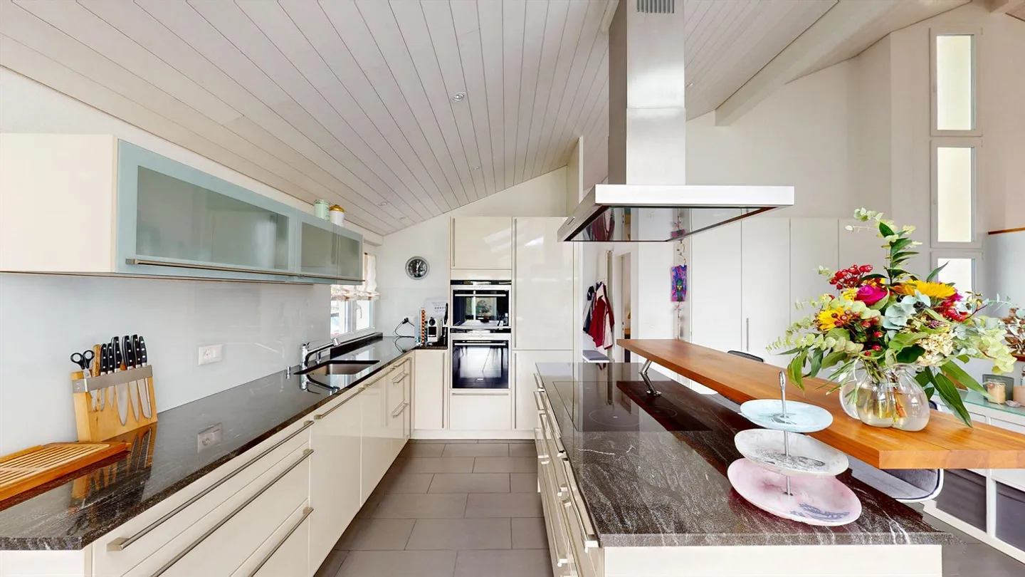 Maison individuelle de 6,5 pièces adaptée aux familles dans un emplacement ensoleillé - Photo 2 sur 14