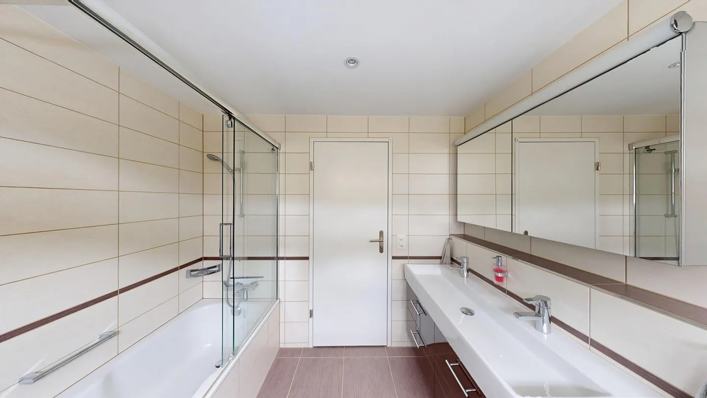 Maison individuelle de 6,5 pièces adaptée aux familles dans un emplacement ensoleillé - Photo 7 sur 14