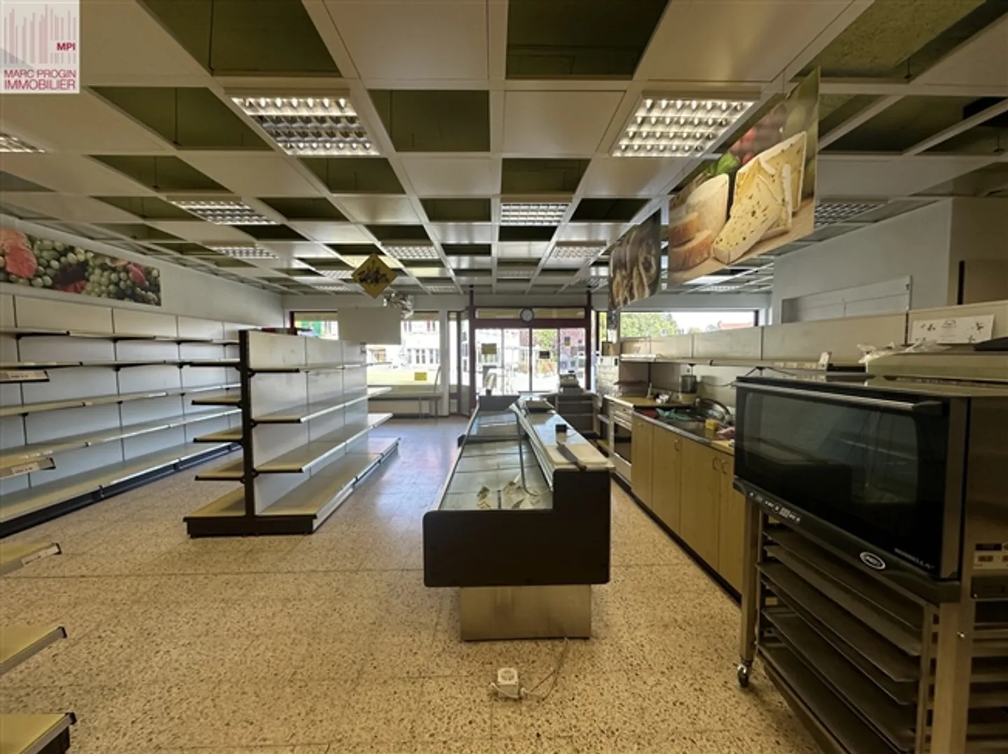 Business on 2 levels with living area in the center of the village - Photo 6 of 15