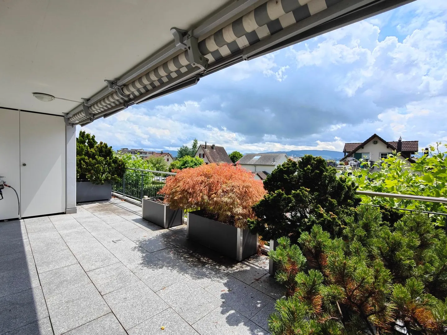 Ampio appartamento di 4,5 stanze con balcone - Foto 1 di 16