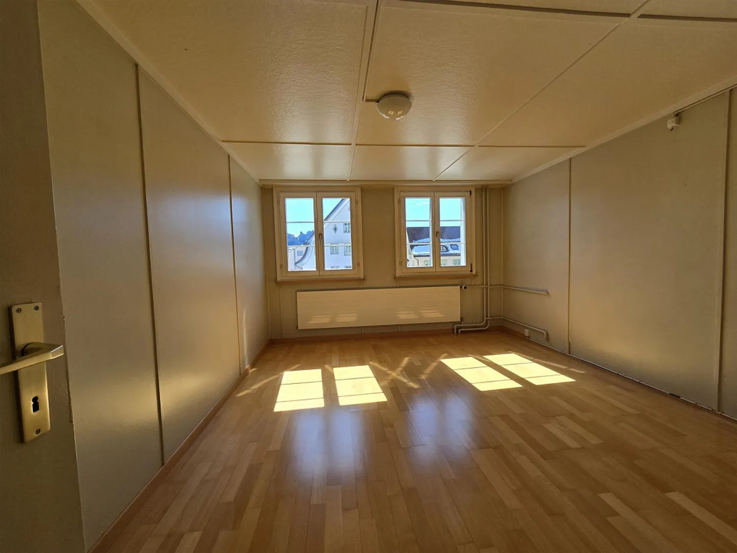 4-room old building apartment - Photo 1 of 8