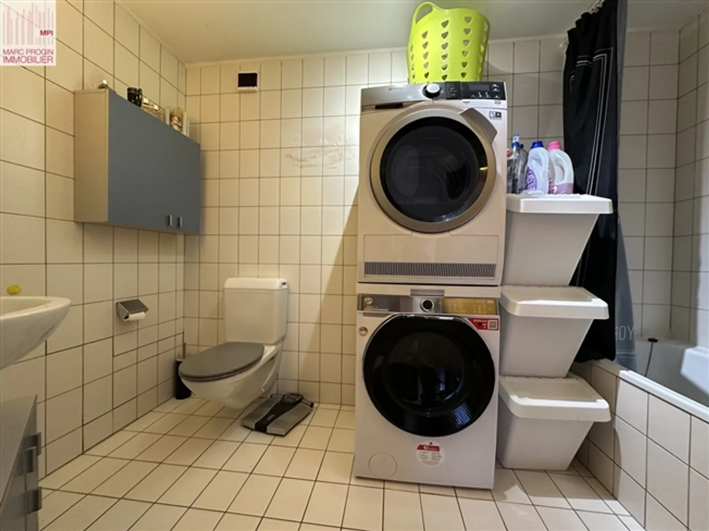 Business on 2 levels with living area in the center of the village - Photo 13 of 15