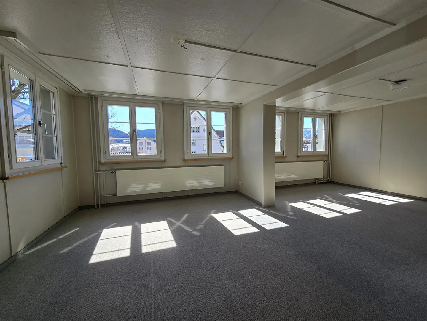 4-room old building apartment - Photo 2 of 8