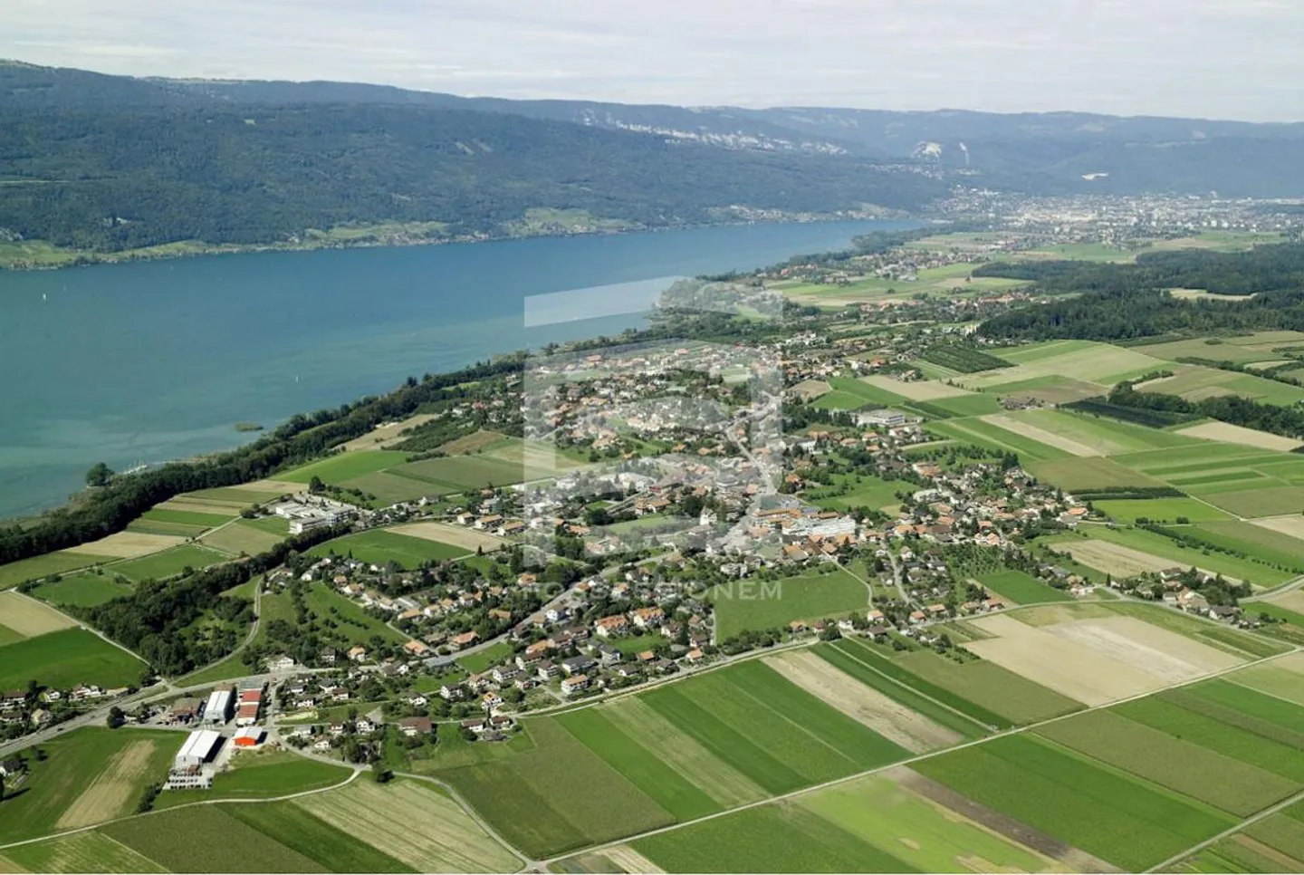Modern Penthouse Apartment with a View in Täuffelen - Photo 1 of 1