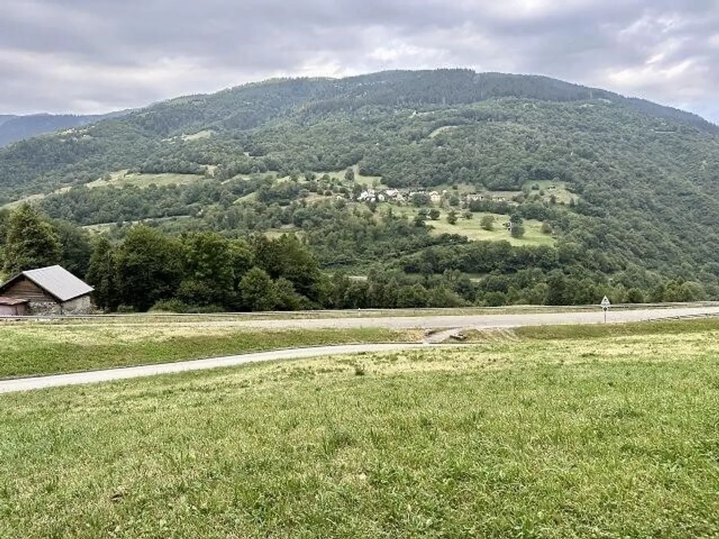 Building land with rustic of 2085 m2 area in sunny location with a view - Photo 4 of 11