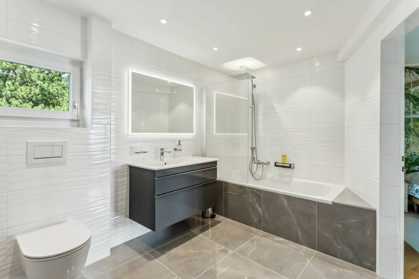 Stunning residence with a spectacular view. - Photo 11 of 14