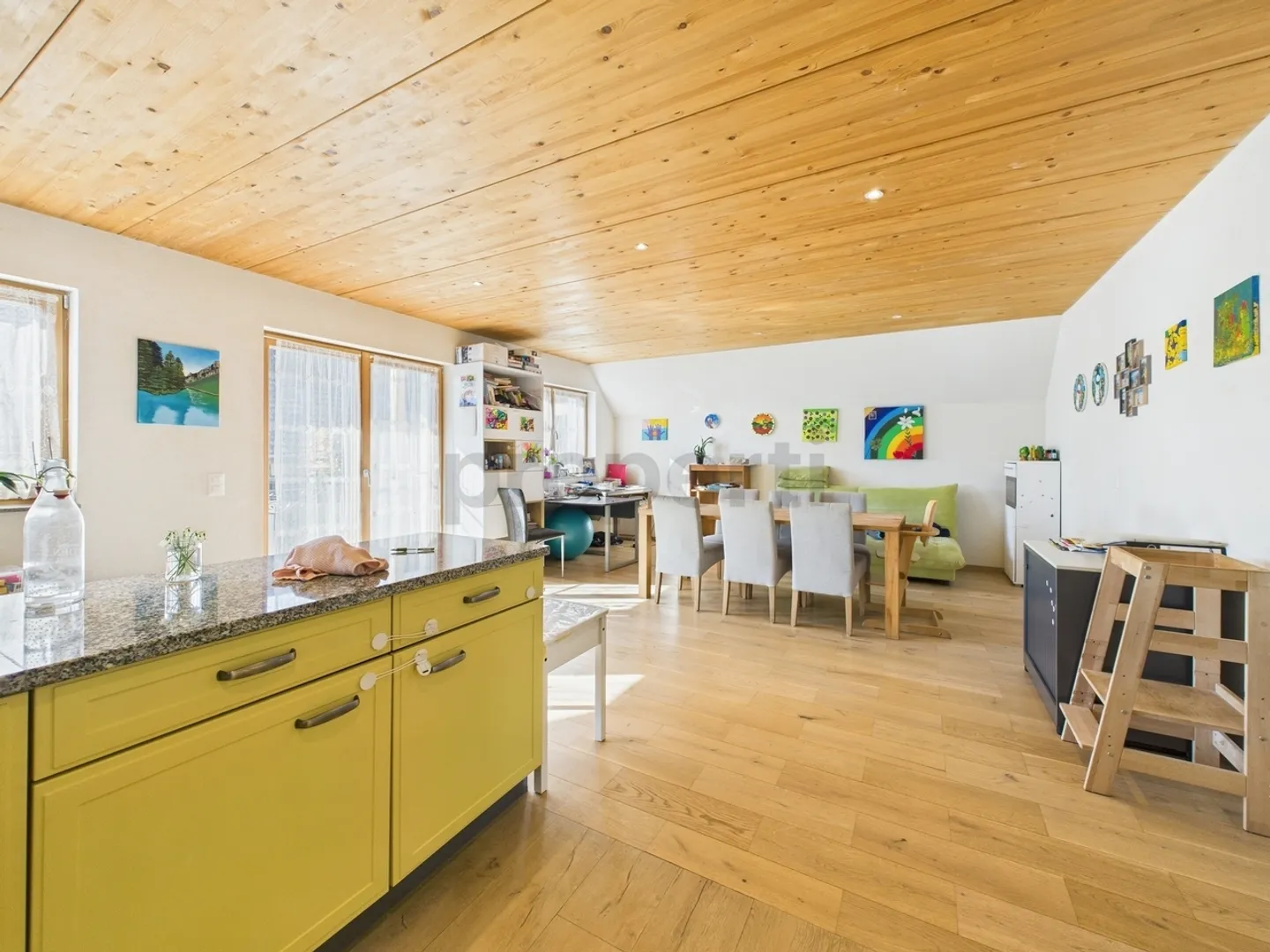 Spacious 4.5-room maisonette with balcony and high-quality finish in Tann - Photo 1 of 10