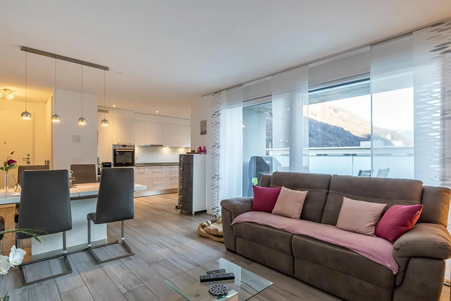 PRÄCHTIGE 3.5 ZIMMER IN OSOGNA - Foto 1 von 11