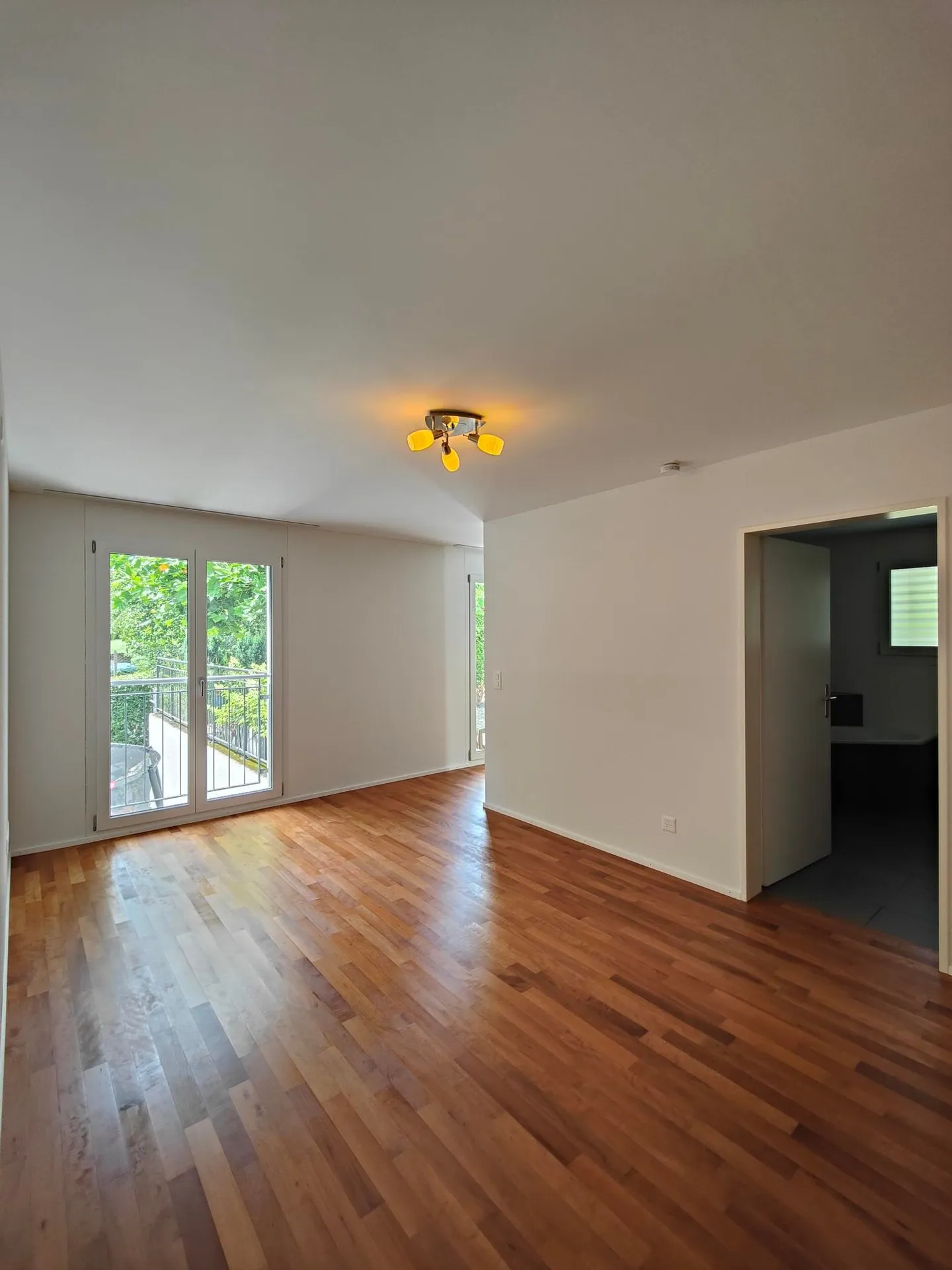Ampio appartamento di 4,5 stanze con balcone - Foto 16 di 16