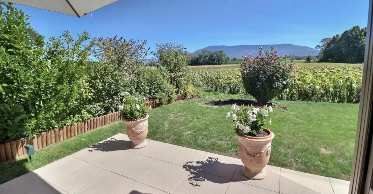 Magnifique appartement en rez de jardin vue dégagée sur la campagne en viager occupé sans rente - Photo 3 of 3