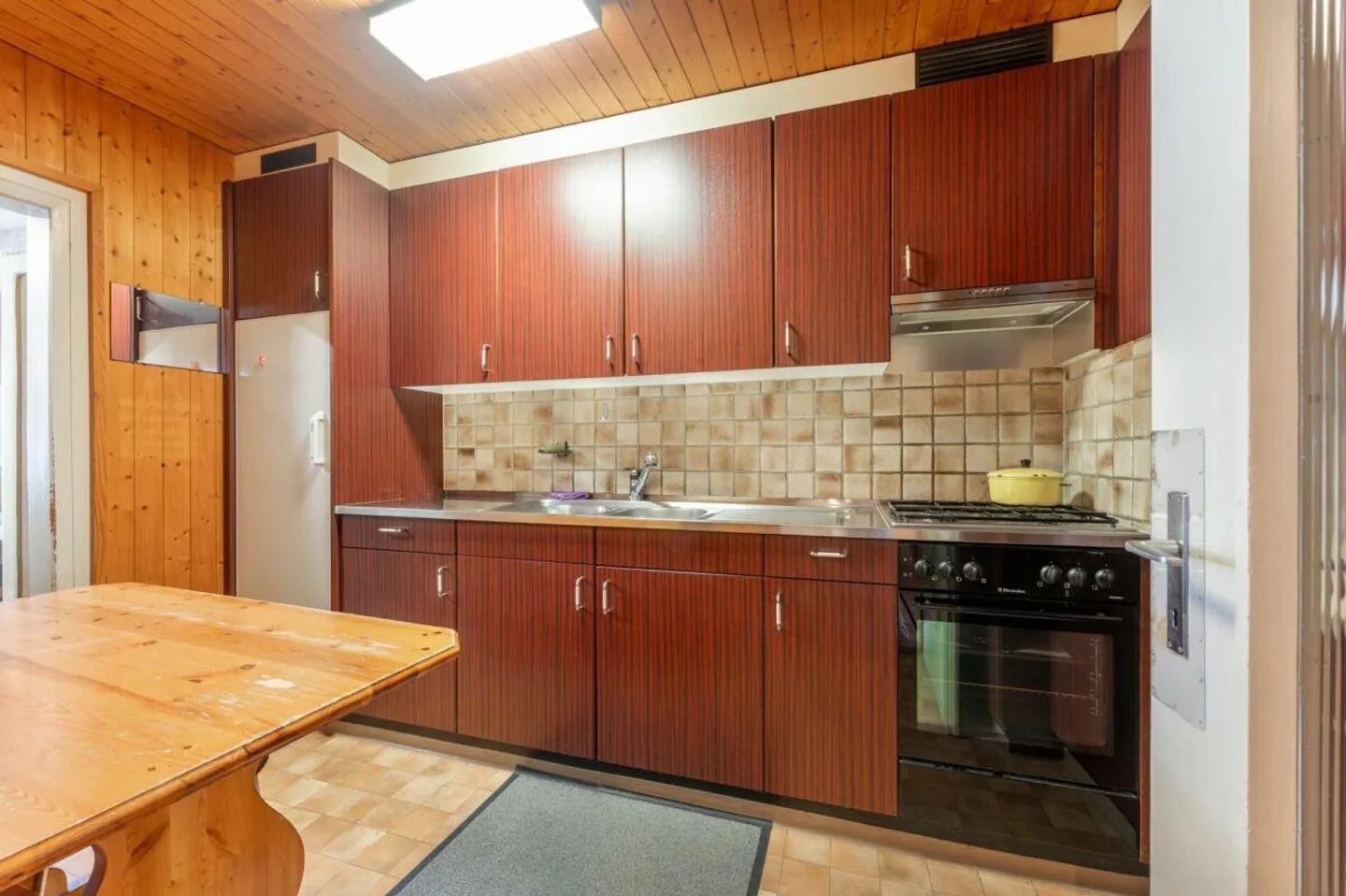 Historical Old Town House with Generous Living Spaces and Commercial Use - Photo 11 of 18