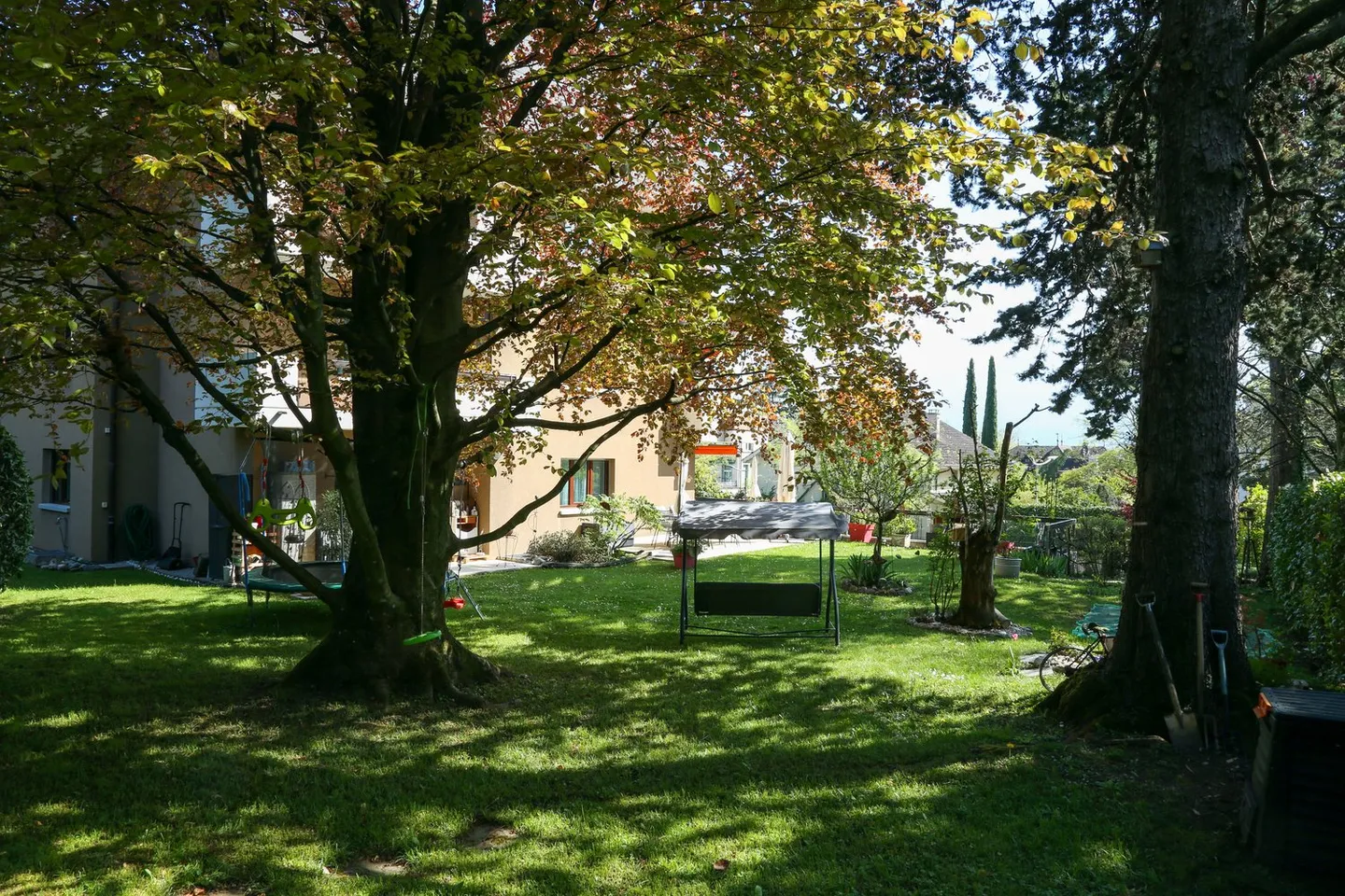 Magnifique appartement de 4,5 pièces avec vue sur les Alpes, terrasses et jardin - Photo 12 sur 14