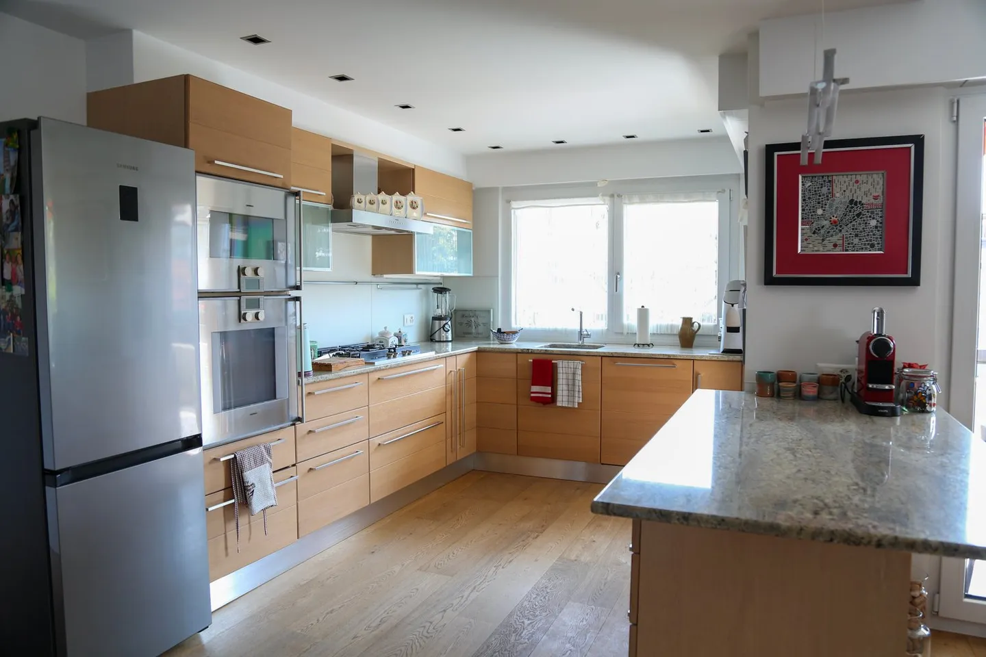 Magnifique appartement de 4,5 pièces avec vue sur les Alpes, terrasses et jardin - Photo 4 sur 14