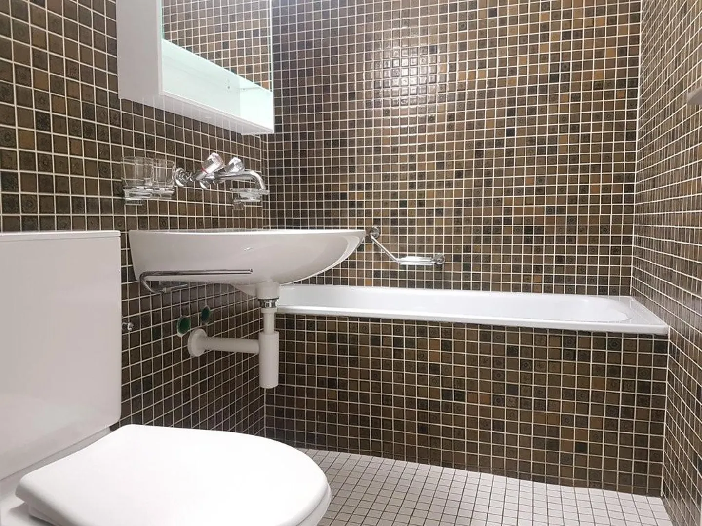 Cozy apartment with garden seating area - Photo 2 of 6