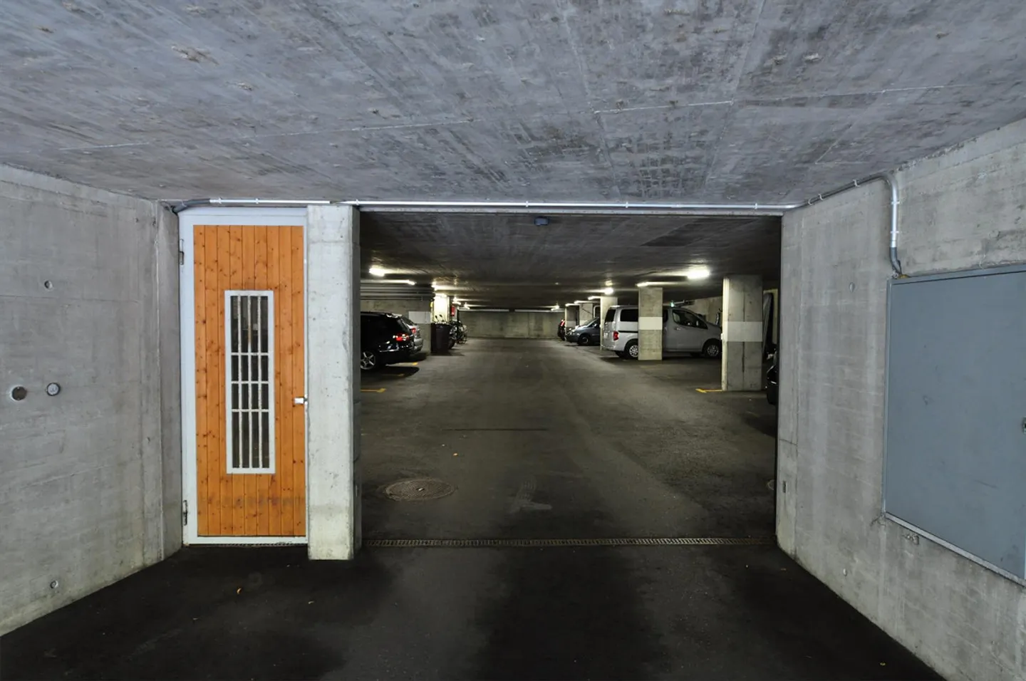 Einstellhallenplatz zu vermieten - Foto 2 von 2