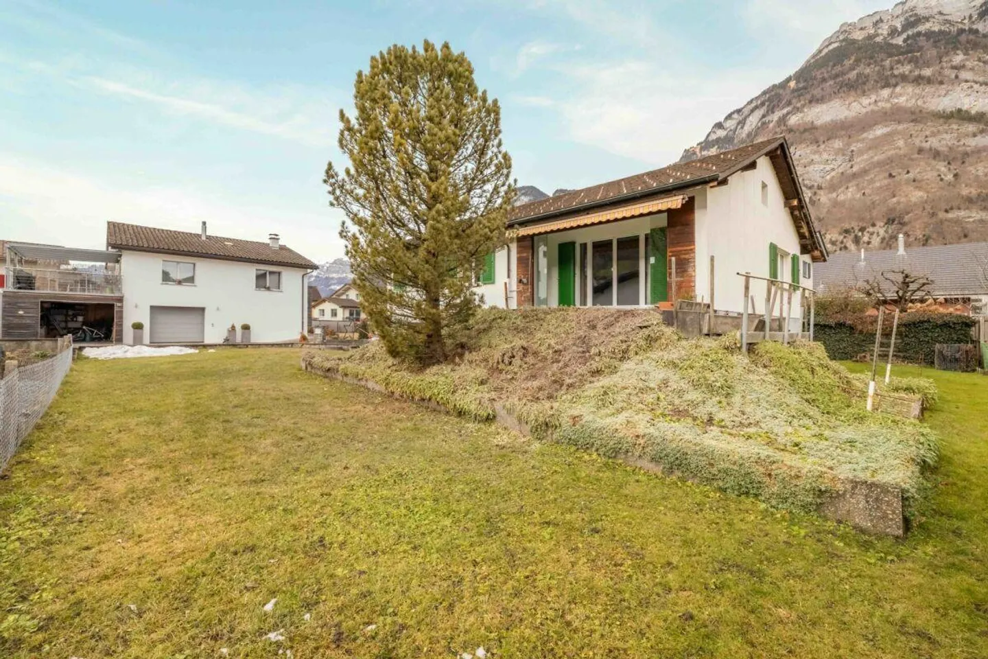 Charmantes Einfamilienhaus mit Terrasse - Foto 2 von 26