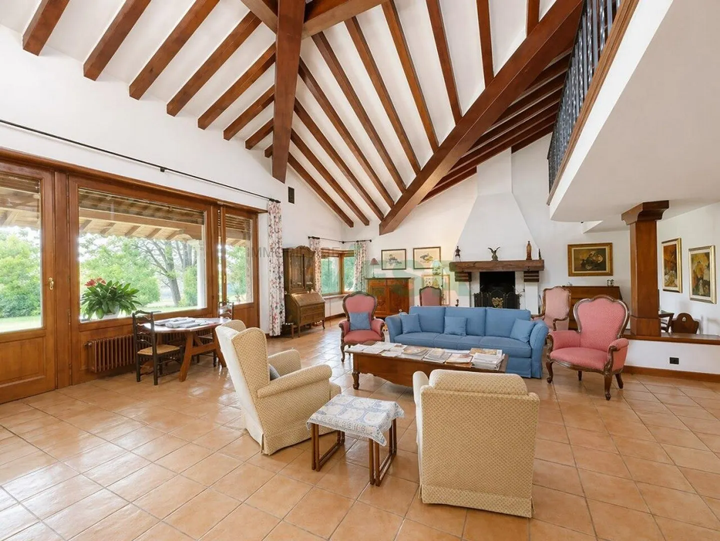 Luxuriöse und bedeutende Herrenhausvilla im Grünen in einer praktischen Lage - Foto 6 von 11