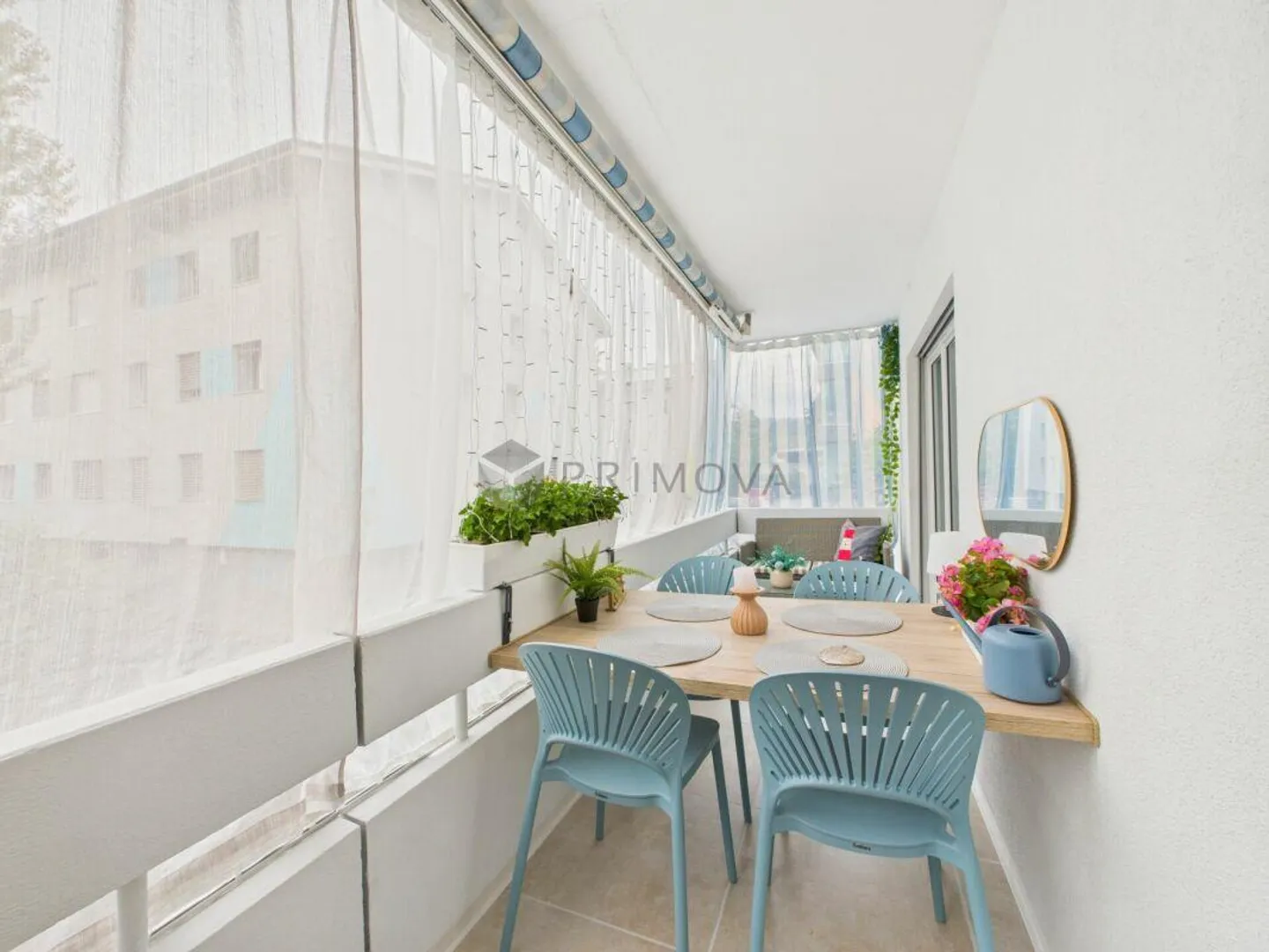 Condominio di 4,5 stanze appena ristrutturato e arredato a Studen - Foto 2 di 10
