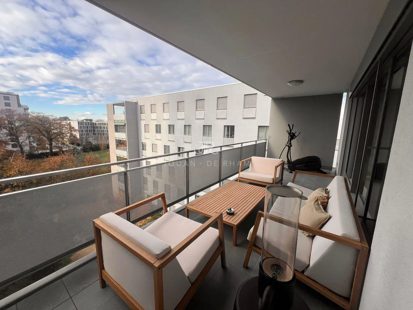 Cologny: magnificent 4-room penthouse apartment in a 3-hectare park - Photo 2 of 8