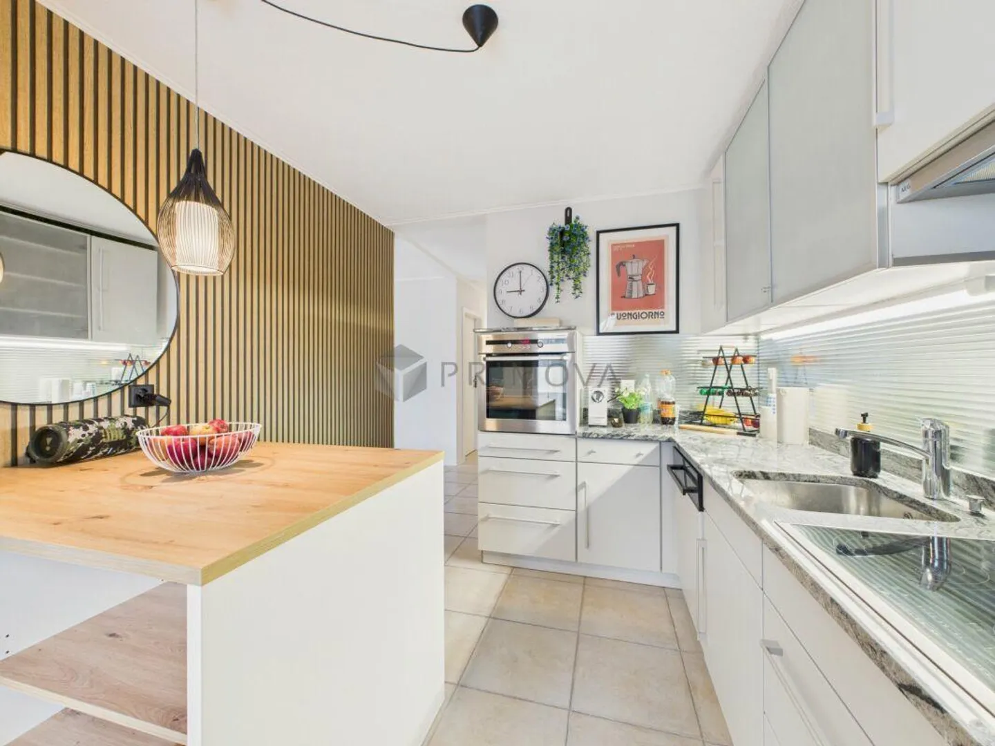 Condominio di 4,5 stanze appena ristrutturato e arredato a Studen - Foto 3 di 10
