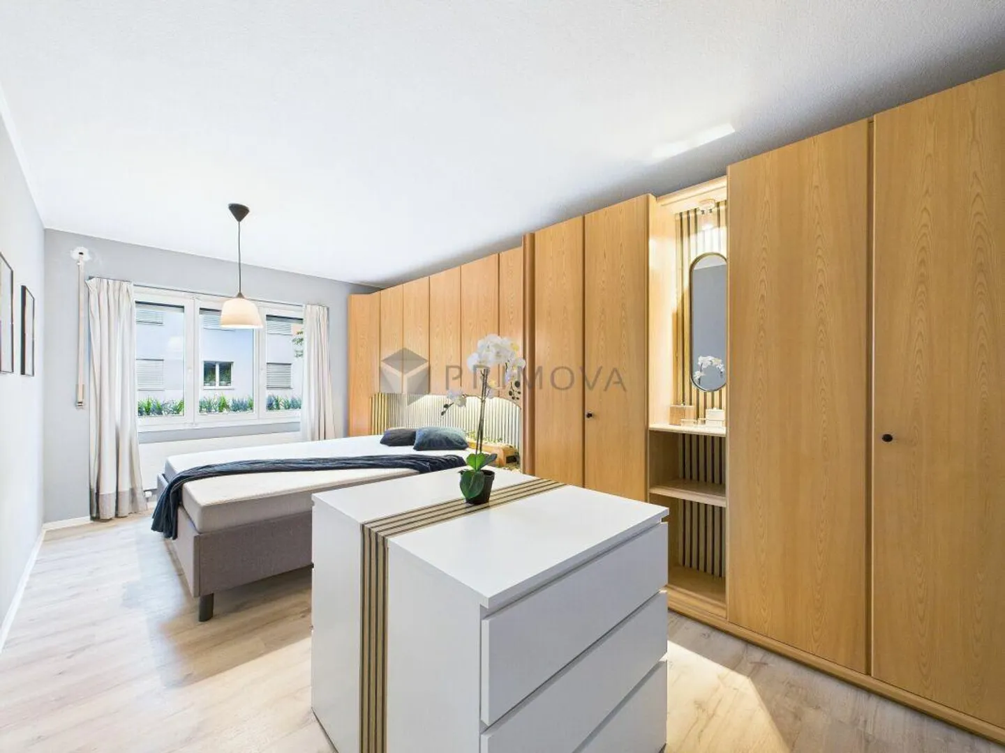 Condominio di 4,5 stanze appena ristrutturato e arredato a Studen - Foto 4 di 10