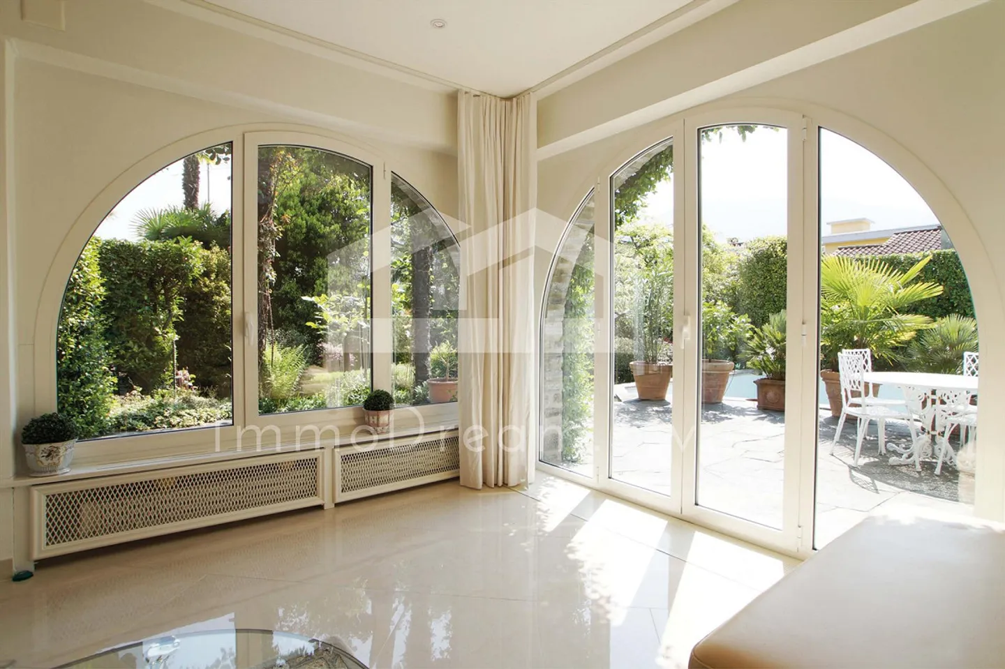 Villa in Ascona mit Pool - Foto 3 von 13