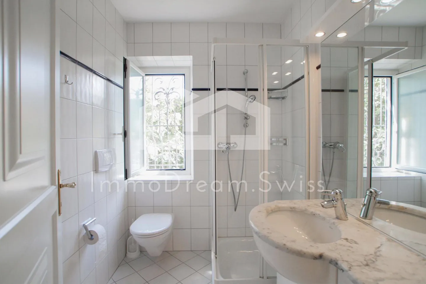 Villa in Ascona mit Pool - Foto 9 von 13