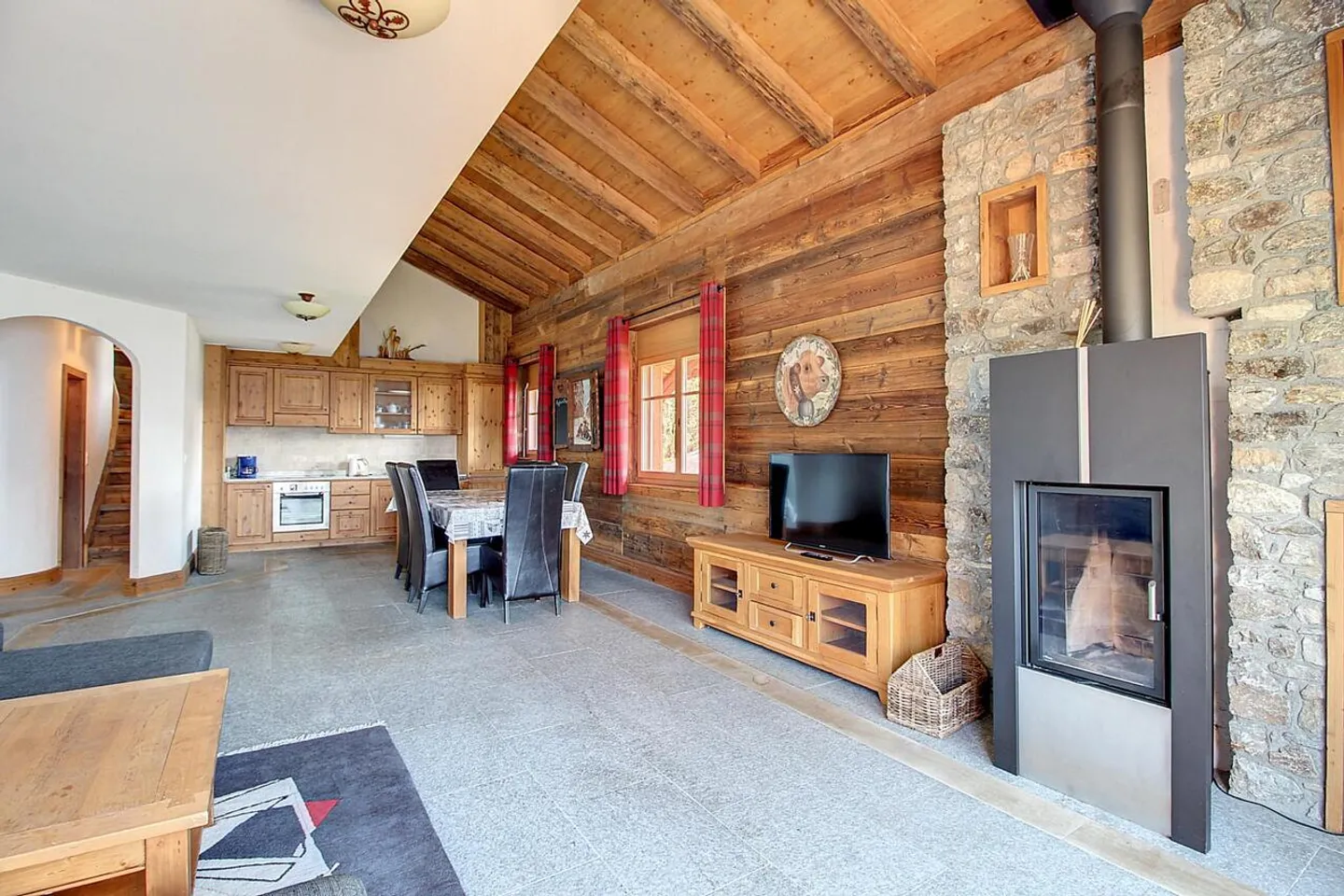 Duplex 5.5 rooms with balcony and panoramic view in secondary residence - Photo 2 of 13