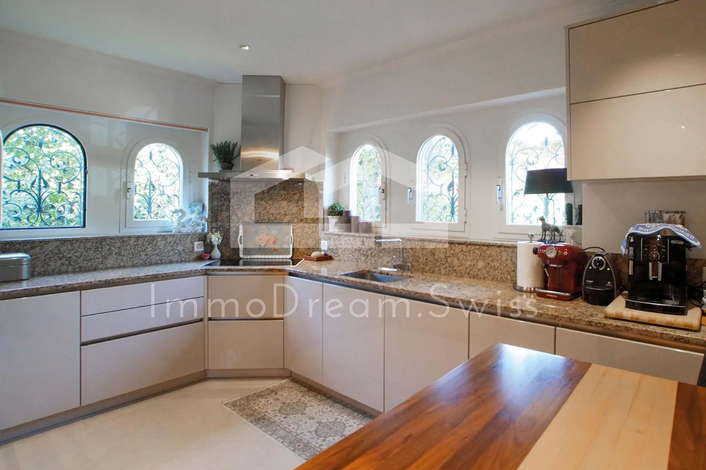 Villa in Ascona mit Pool - Foto 6 von 13