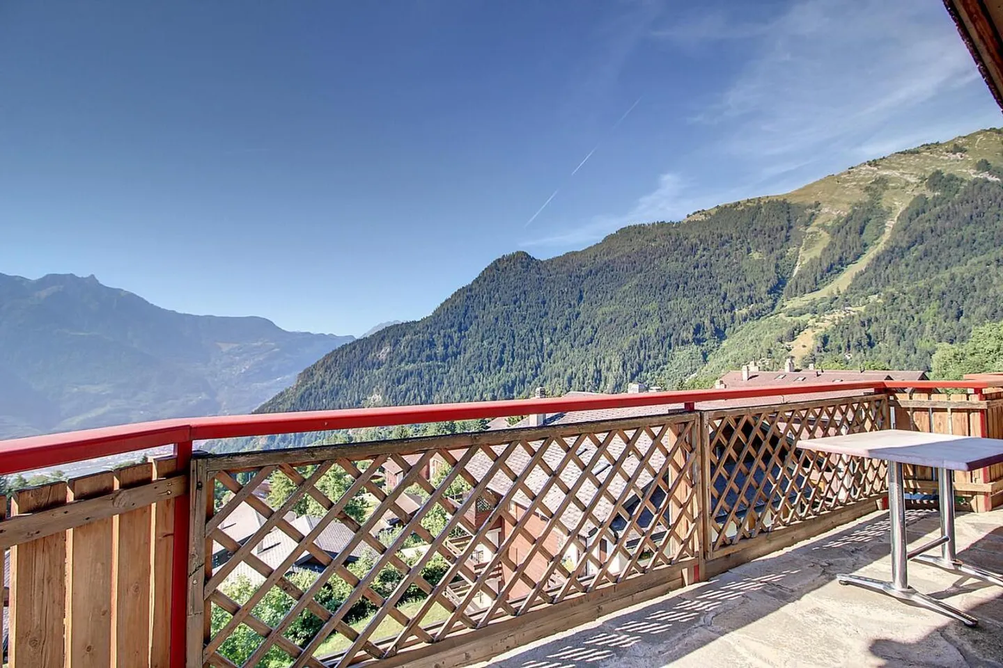 Duplex 5.5 rooms with balcony and panoramic view in secondary residence - Photo 9 of 13