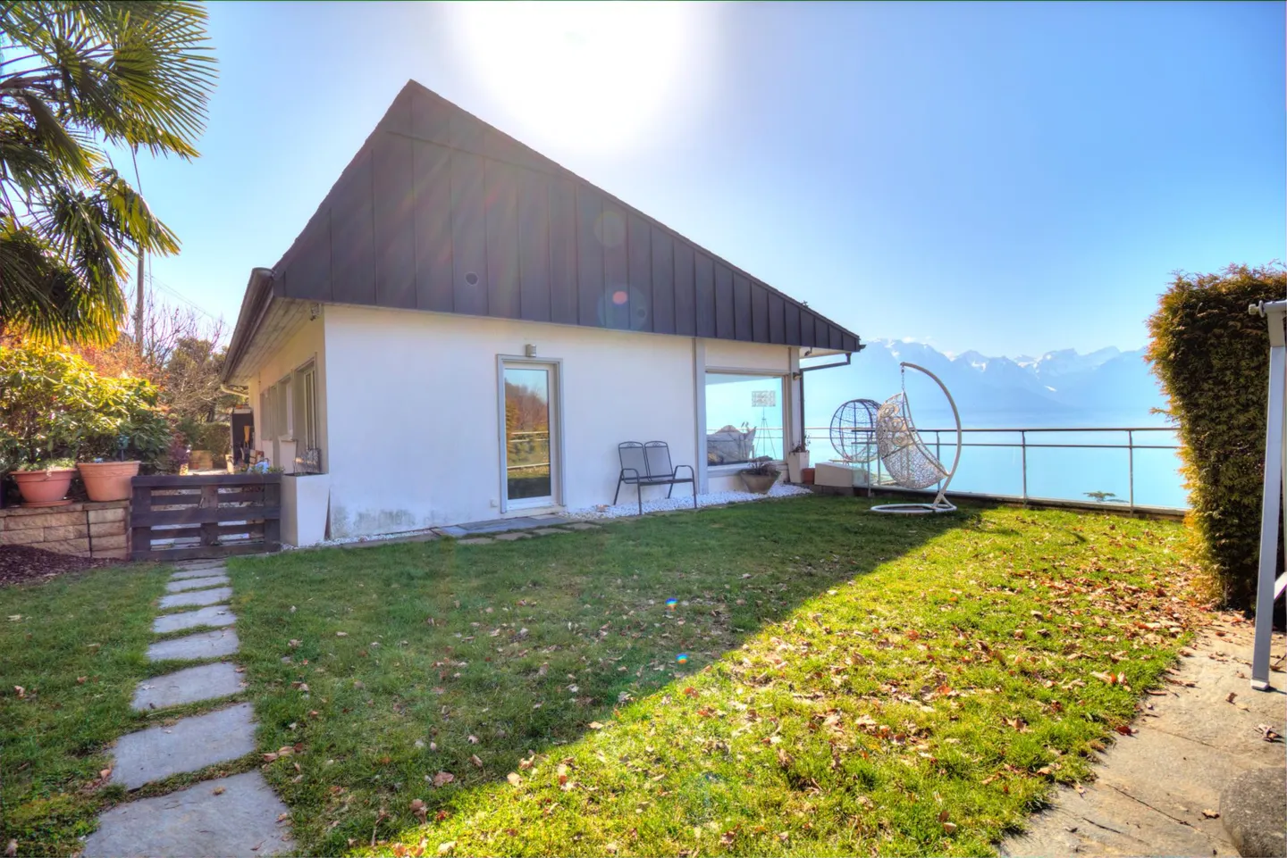 Beeindruckende Villa mit Seeblick - Foto 2 von 5