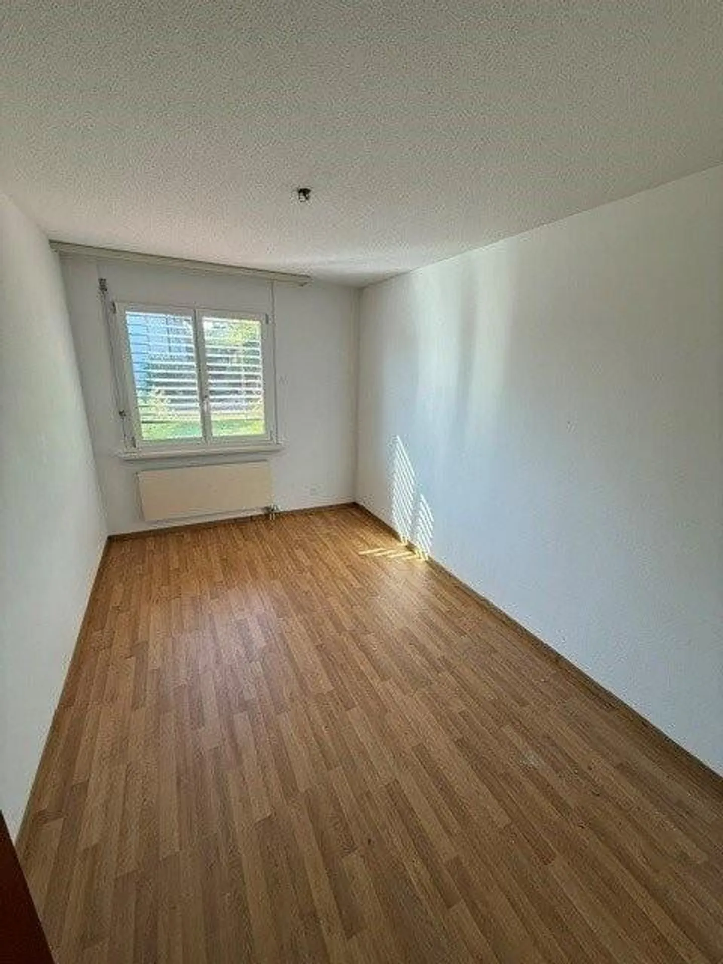Grosszügige 3.5 Zimmerwohnung mit schöner Terrasse - Foto 8 di 11