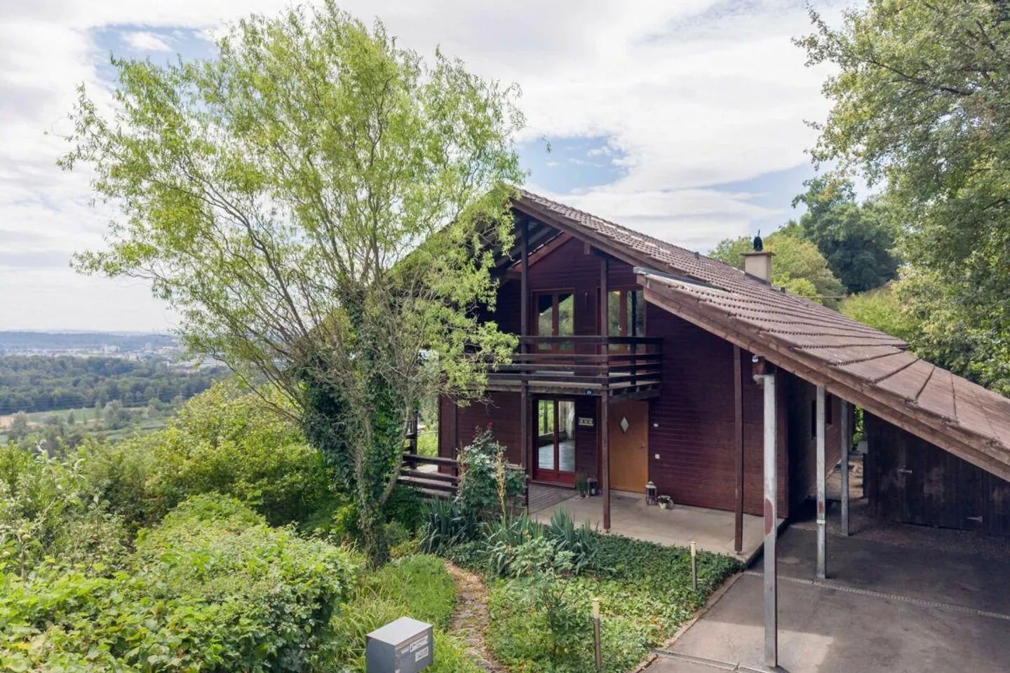 Geräumiges Einfamilienhaus mit Aussicht - Foto 1 von 17