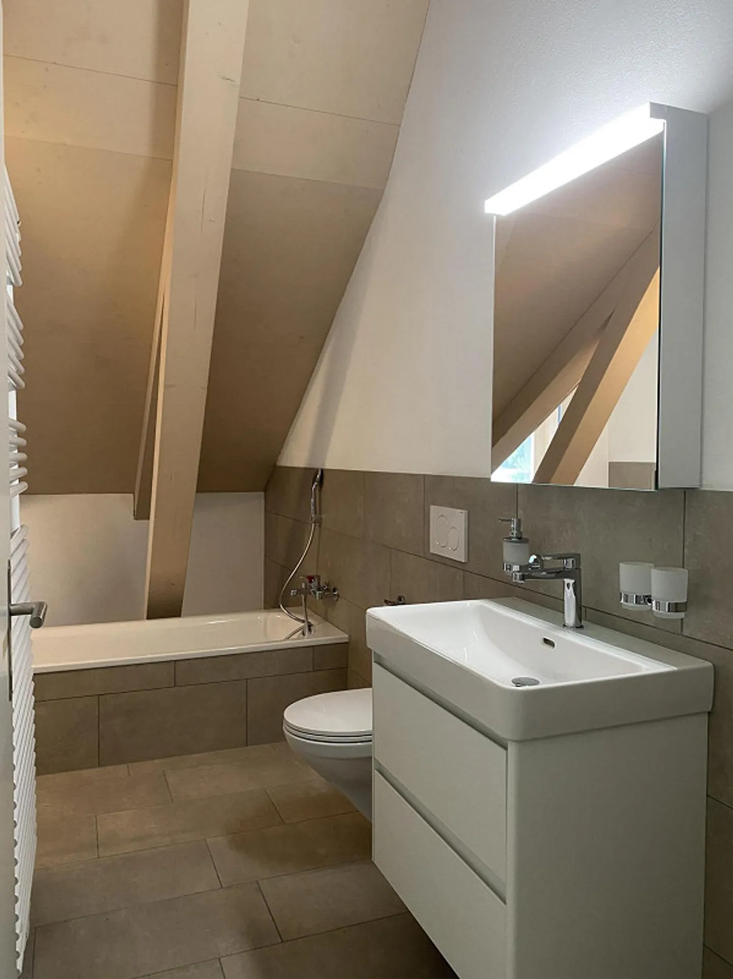 Helle und exklusive 4 1/2-Zimmer Maisonette-Wohnung - Foto 8 di 15