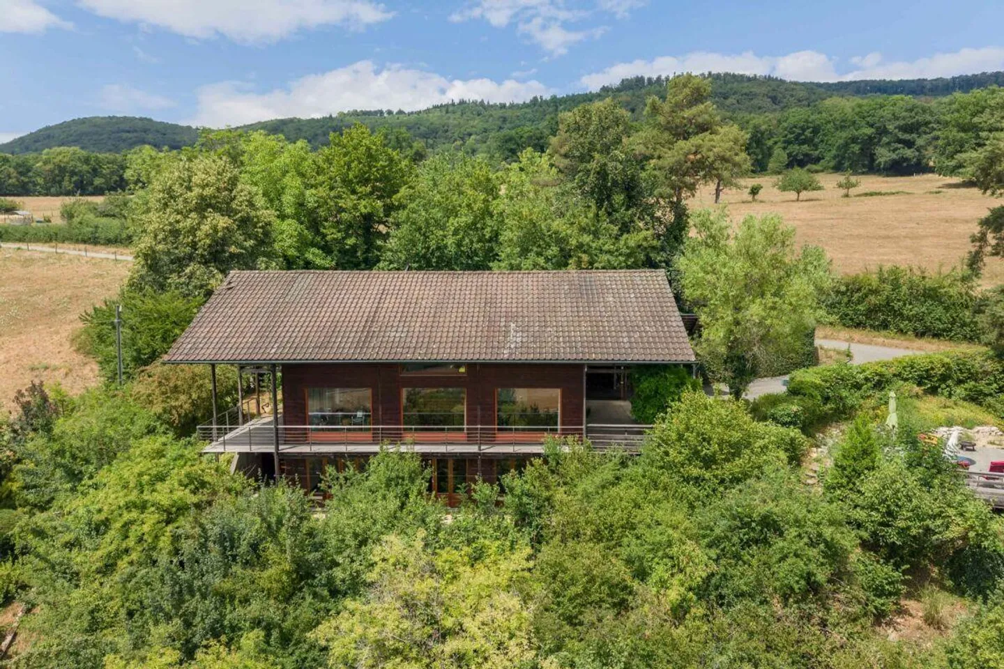 Geräumiges Einfamilienhaus mit Aussicht - Foto 2 von 17