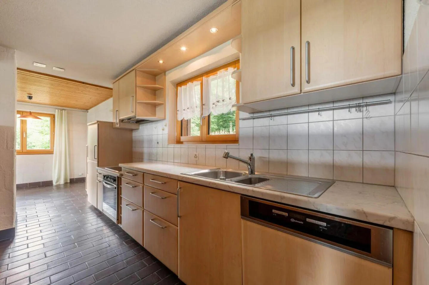 Geräumiges Einfamilienhaus mit Aussicht - Foto 5 von 17