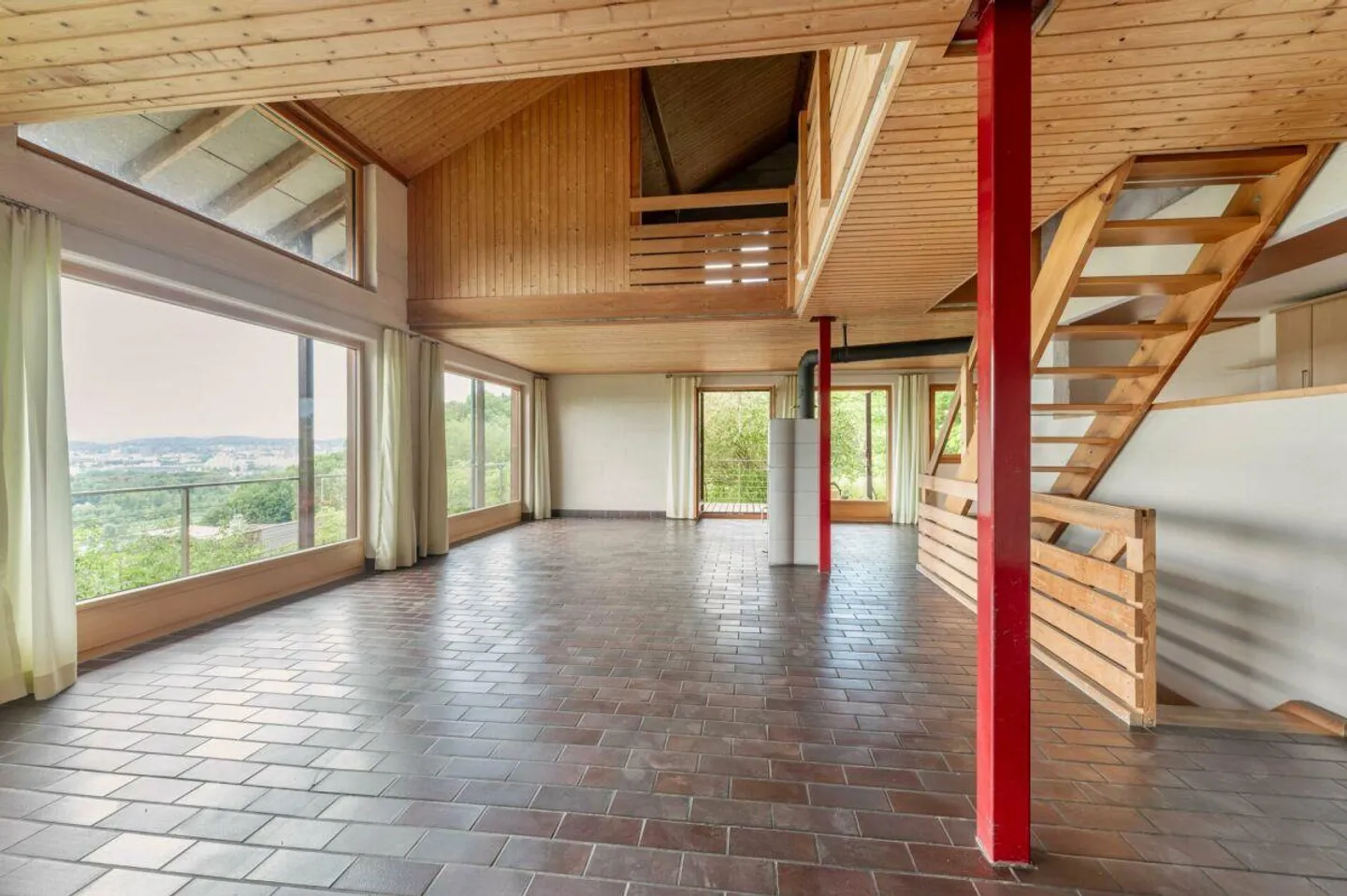 Geräumiges Einfamilienhaus mit Aussicht - Foto 6 von 17