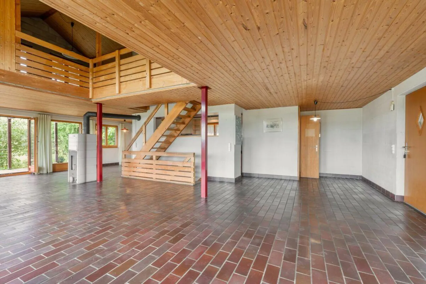 Geräumiges Einfamilienhaus mit Aussicht - Foto 7 von 17