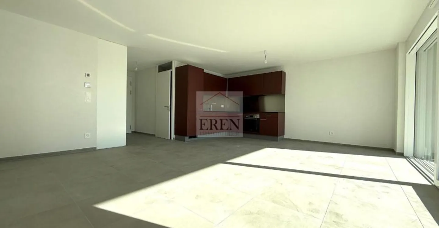 Superb 3.5 Room Apartment with Large 40m2 Balcony-Terrace on the 2nd Floor - Photo 5 of 11